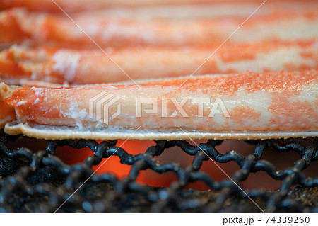 ズワイガニ　七輪で炭火焼き 74339260