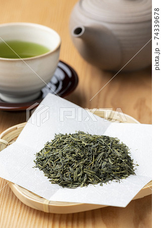 温かい緑茶 74339678