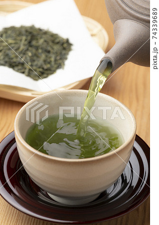 日本茶を淹れる 日本茶を淹れる 74339689