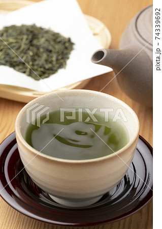 温かい緑茶 74339692