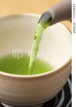 日本茶を淹れる 日本茶を淹れる 74339693