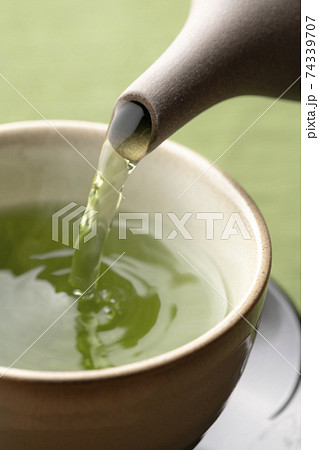 日本茶を淹れる 日本茶を淹れる 74339707