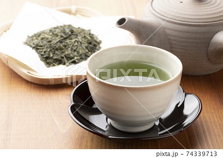 温かい緑茶 74339713