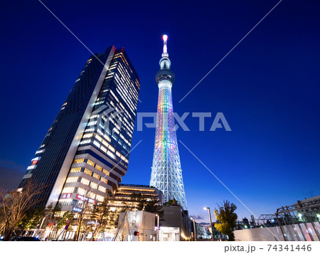 夕暮れの東京スカイツリー 夕暮れの東京スカイツリー 74341446