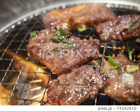 ロースターで焼くジューシーな和牛焼肉【ハラミ】 74342610