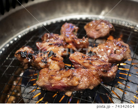 ロースターで焼くカルビ焼肉　焼肉ランチ 74342614