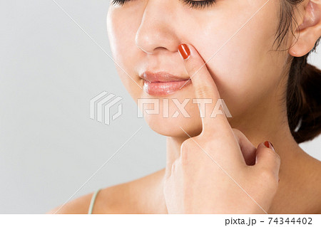 鼻のスキンケア. 鼻のスキンケア. 74344402