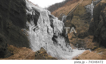 凍る滝 74346472