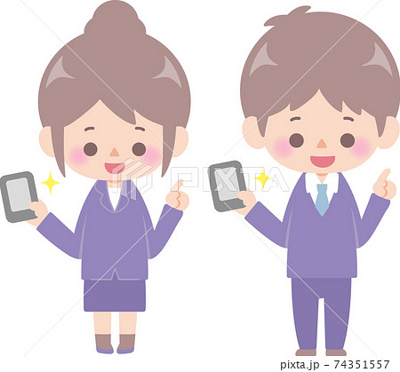 スマホを操作する会社員の男性と女性 74351557