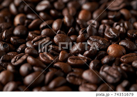 コーヒー豆 74351679