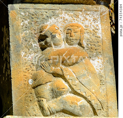 抱擁の道祖神 抱擁の道祖神 74354384