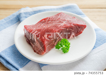 牛モモ肉のブロック 牛モモ肉のブロック 74355753