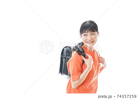 ランドセルを背負った若い女性の写真素材 [74357259] - PIXTA