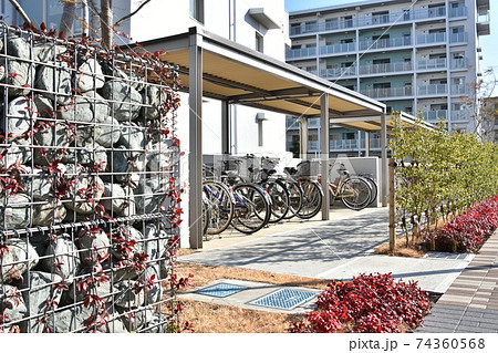 マンションの駐輪場 マンションの駐輪場 74360568