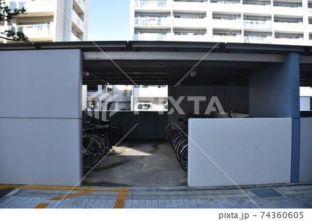 マンションの駐輪場 マンションの駐輪場 74360605