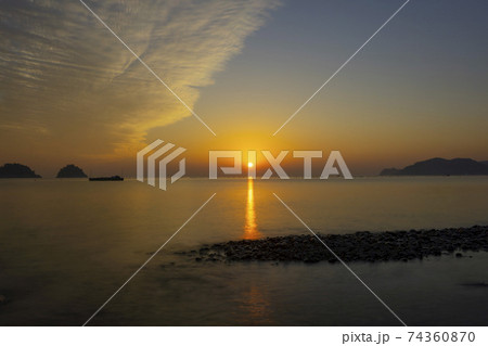 海 夕焼け 日の出 74360870