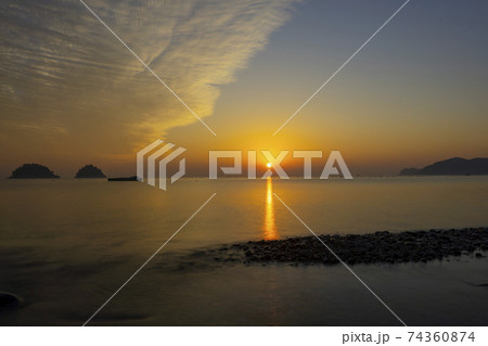 海 夕焼け 日の出 74360874