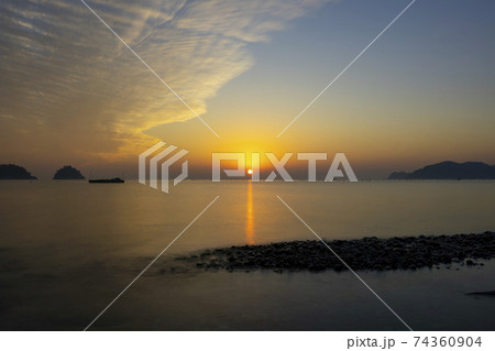 海 夕焼け 日の出 74360904