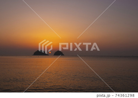 海 夕焼け 日の出 74361298