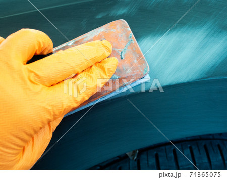 auto repair with putty 74365075