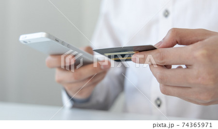 Businessman use mobile phones to register for security Online with a credit card to buy products online through application, Online shopping or Internet technology concept. Businessman use mobile phones to register for security Online with a credit card to buy products online through application, Online shopping or Internet technology concept. 74365971