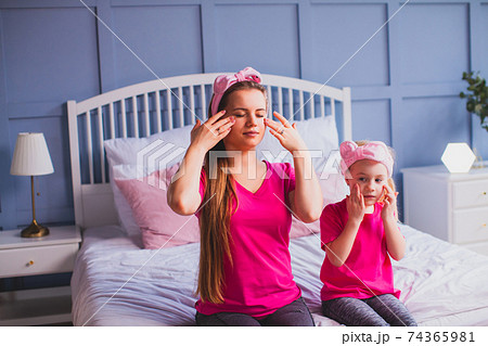 Homemade spa salon for young mother and her liitle daughter 74365981
