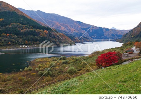 福島県/ 紅葉の大川ダム 若郷湖 福島県/ 紅葉の大川ダム 若郷湖 74370660