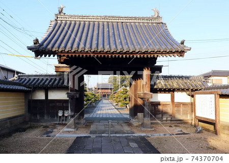 久留米市　善導寺の大門 74370704