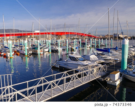 旧西宮ヨットハーバーと西宮大橋 74373346