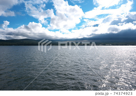 山梨県の有数の観光地の山中湖 山梨県の有数の観光地の山中湖 74374923