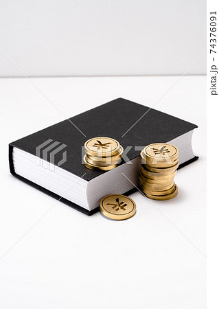 お金　円　通貨　本 74376091