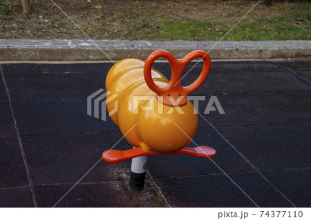 公園の遊具 スプリング遊具 の写真素材