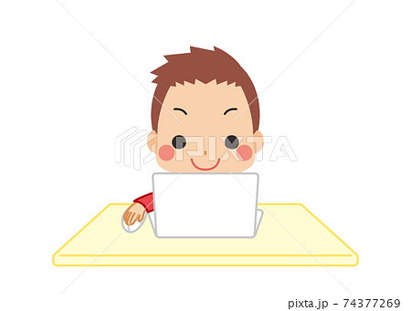 ノートパソコンでオンライン授業を受けている可愛い小さな男の子のイラスト Eラーニング 家庭学習のイラスト素材
