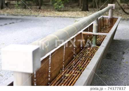 伊勢神宮　内宮　手水舎 74377837