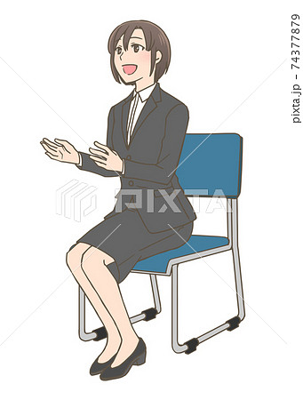 就職活動　面接する女性　斜めアングル　アピール 74377879