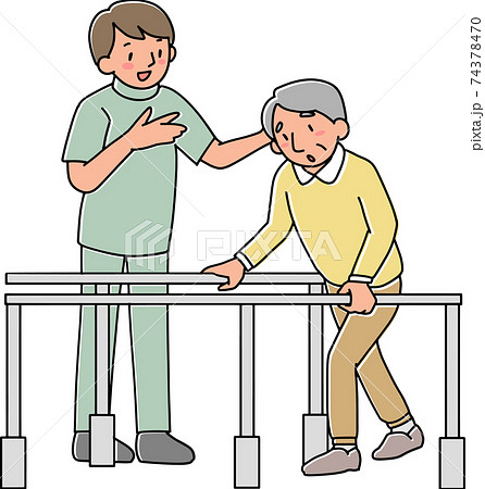 歩くリハビリをするシニア男性 74378470