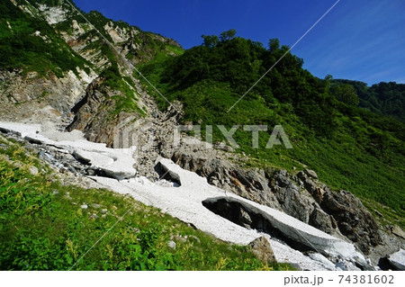 夏の白馬大雪渓 74381602