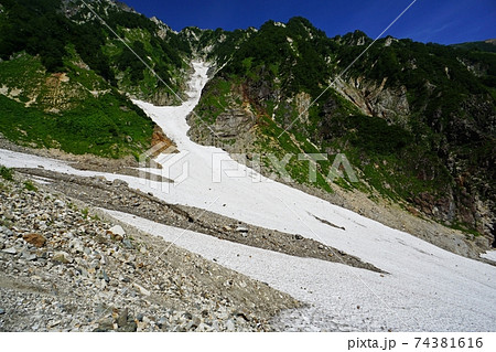 夏の白馬大雪渓　秋道 74381616
