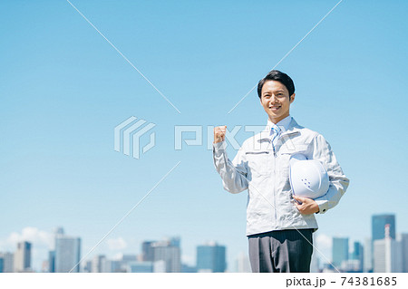 ビジネスパーソン 屋外 ビジネスパーソン 屋外 74381685