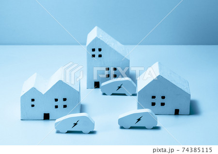 EV　自動車　家　街 74385115