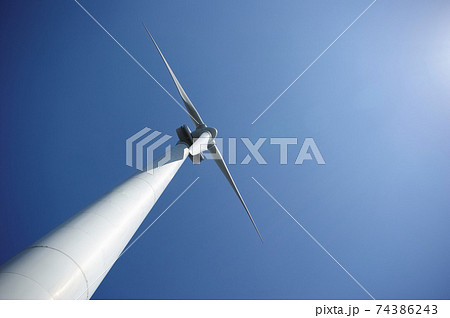 三重県　青山高原の風力発電 74386243