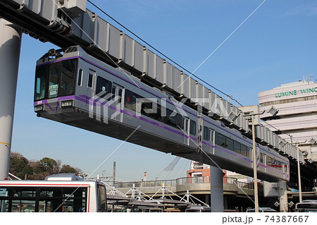 湘南モノレール　5000系　パープルライン大船駅発車 74387667