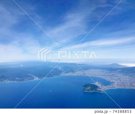 青空に映える函館と渡島半島　飛行機からの眺め 74388853