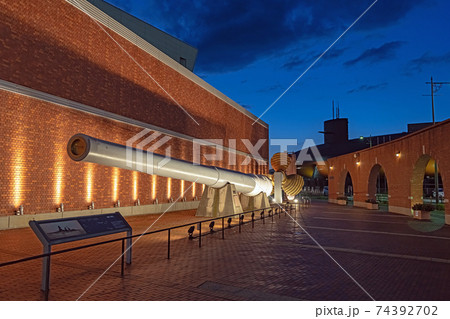 夕暮れの大和ミュージアム 戦艦陸奥の主砲 74392702