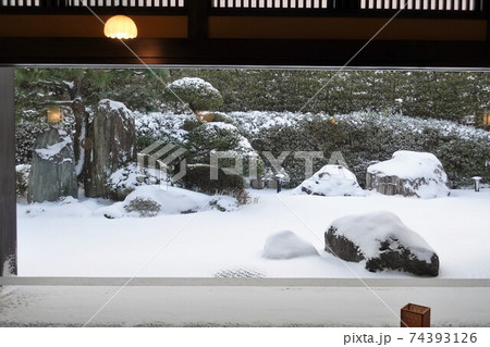寒波襲来 萩の迎賓館 常茂恵旅館石畳廊下と主庭園 寒波襲来 萩の迎賓館 常茂恵旅館石畳廊下と主庭園 74393126