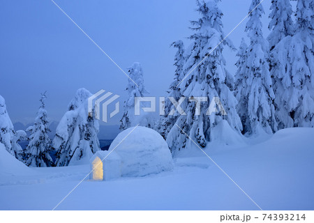 Snow Igloo Eskimo Snow Igloo Eskimo 74393214