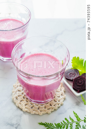 ビーツとバナナのスムージー 74393595