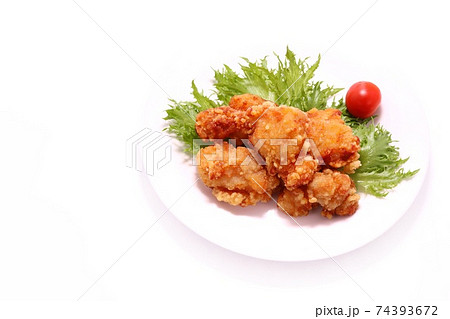 鶏のから揚げ　明るい背景 74393672