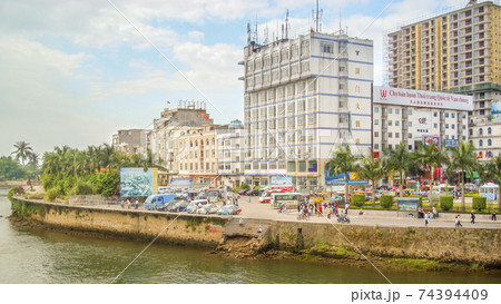 中国広西チワン族自治区 東興の街並みと北崙河 / Dongxing, Guangxi, China 74394409