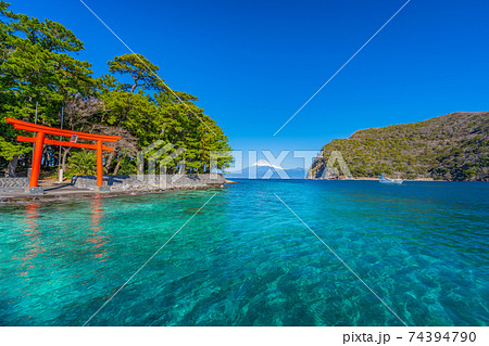 鳥居と駿河湾と富士山 「沼津市戸田 御浜」 鳥居と駿河湾と富士山 「沼津市戸田 御浜」 74394790